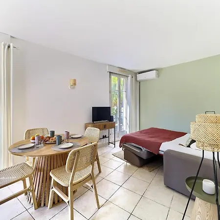 Appartement Au Coeur De Juan-les-pins, Magnifique Appartement, Clim, 30m De La *