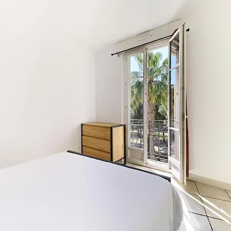 Au Coeur De Juan-les-pins, Magnifique Appartement, Clim, 30m De La *