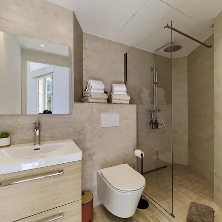 Appartement Au Coeur De Juan-les-pins, Magnifique Appartement, Clim, 30m De La Antibes