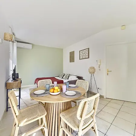 Appartement Au Coeur De Juan-les-pins, Magnifique Appartement, Clim, 30m De La