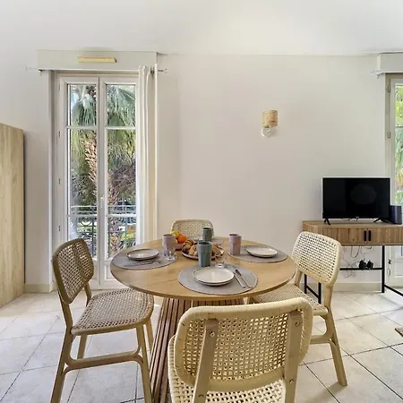 Au Coeur De Juan-les-pins, Magnifique Appartement, Clim, 30m De La Appartement Antibes